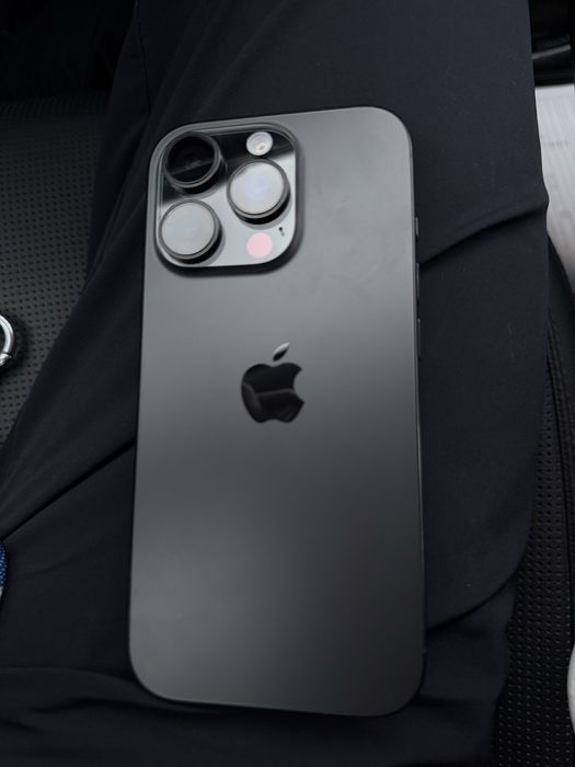 Продам Айфон 16 про 256гб