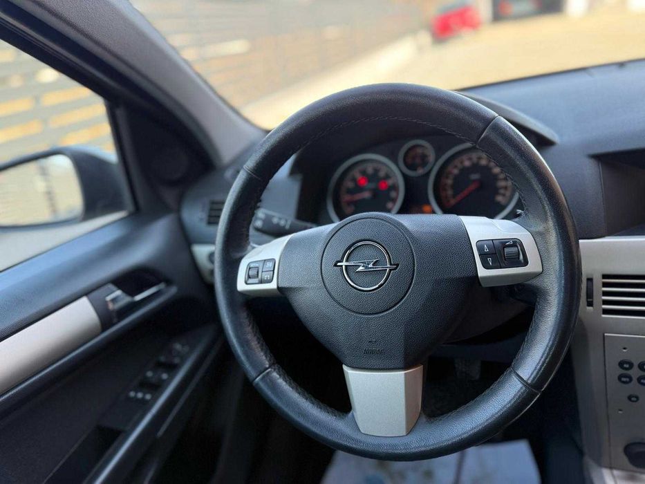 Opel Astra Station Wagon Sport – 1.6 Benzină – 98.000 km