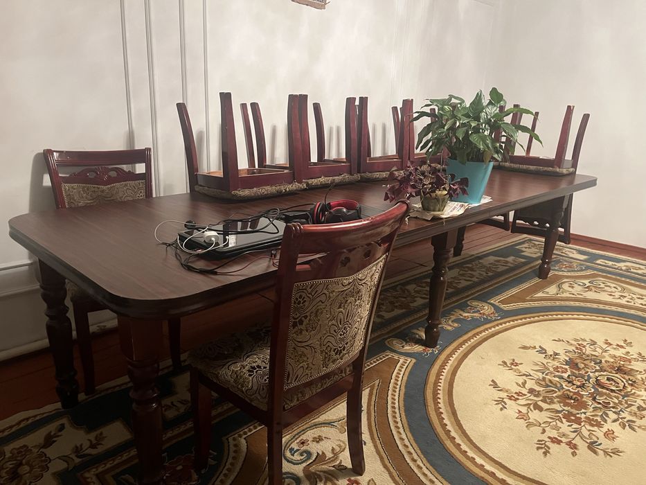 Продам стол для гостинный