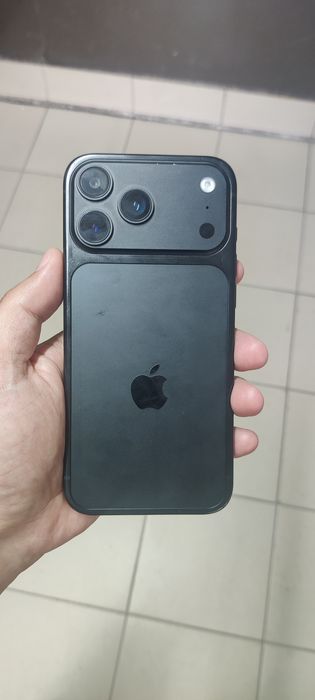 Продам Айфон 17 Pro Max.