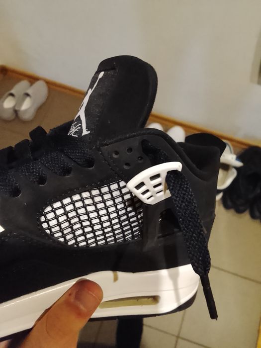 Jordan 4 white thunder