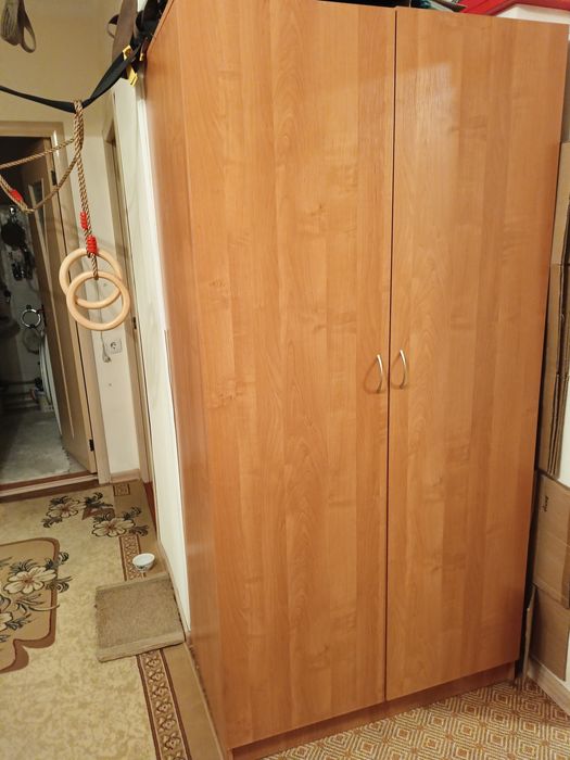 Шкаф с антресолью .