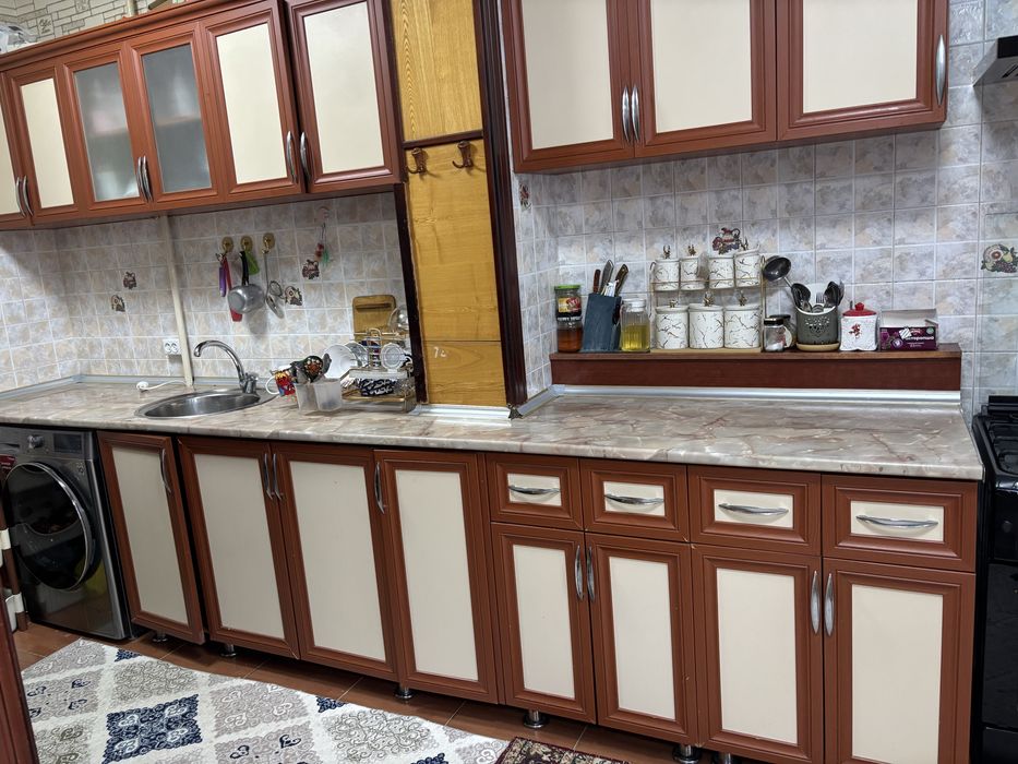 Кухонный мебель сотилади