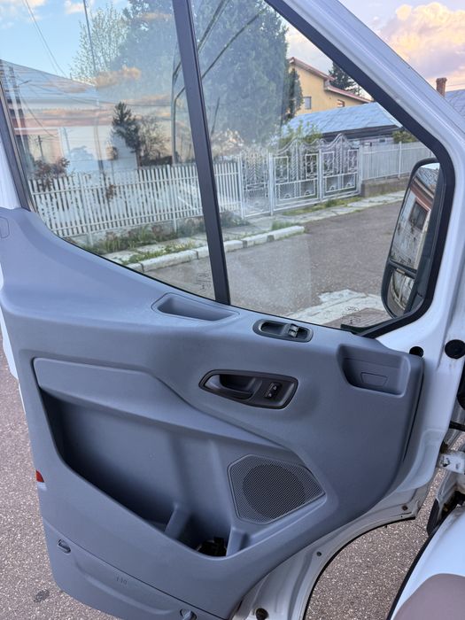 Ford Transit cu frig impecabil