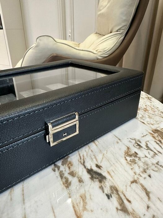 Шкатулка для часов и украшение