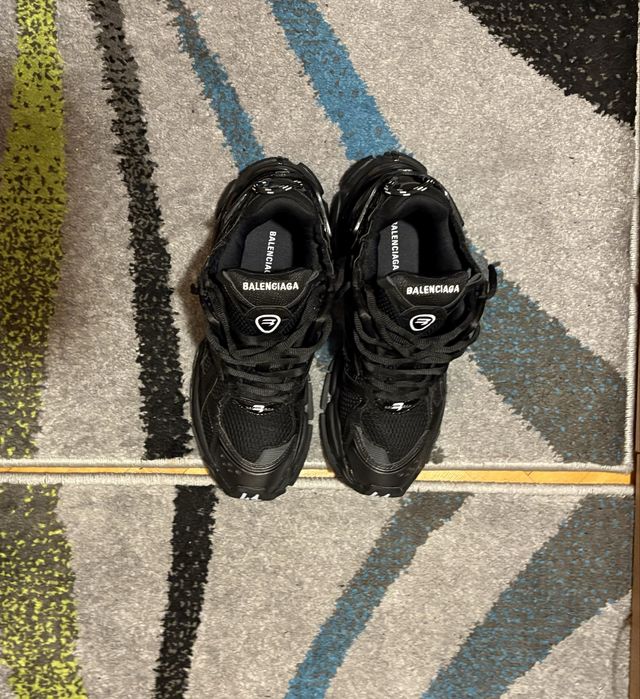 Balenciaga runner black