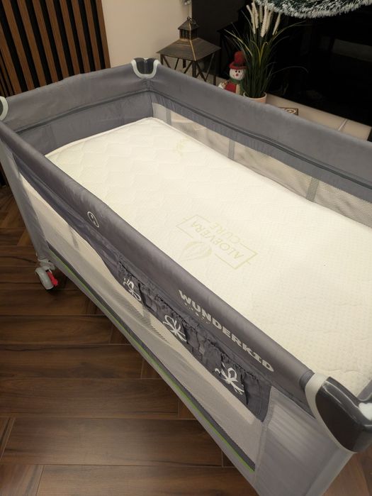 Кошара на 2 нива Wunderkid с повивалник + допълнителен матрак  с алое
