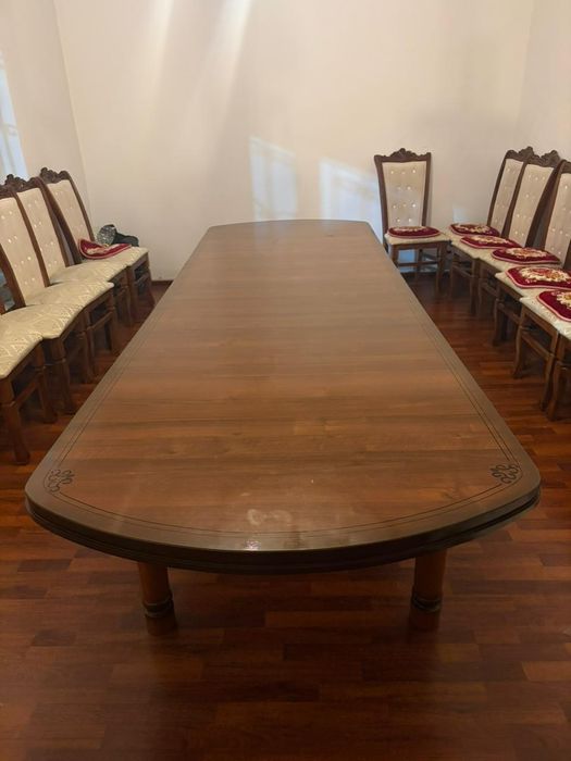 Продаётся стол для гостинной г.Шымкент