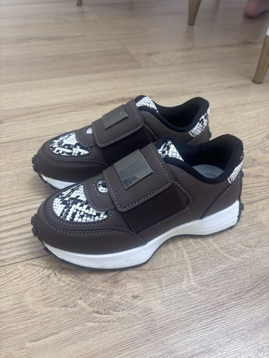 Продаются кроссовки детские новые