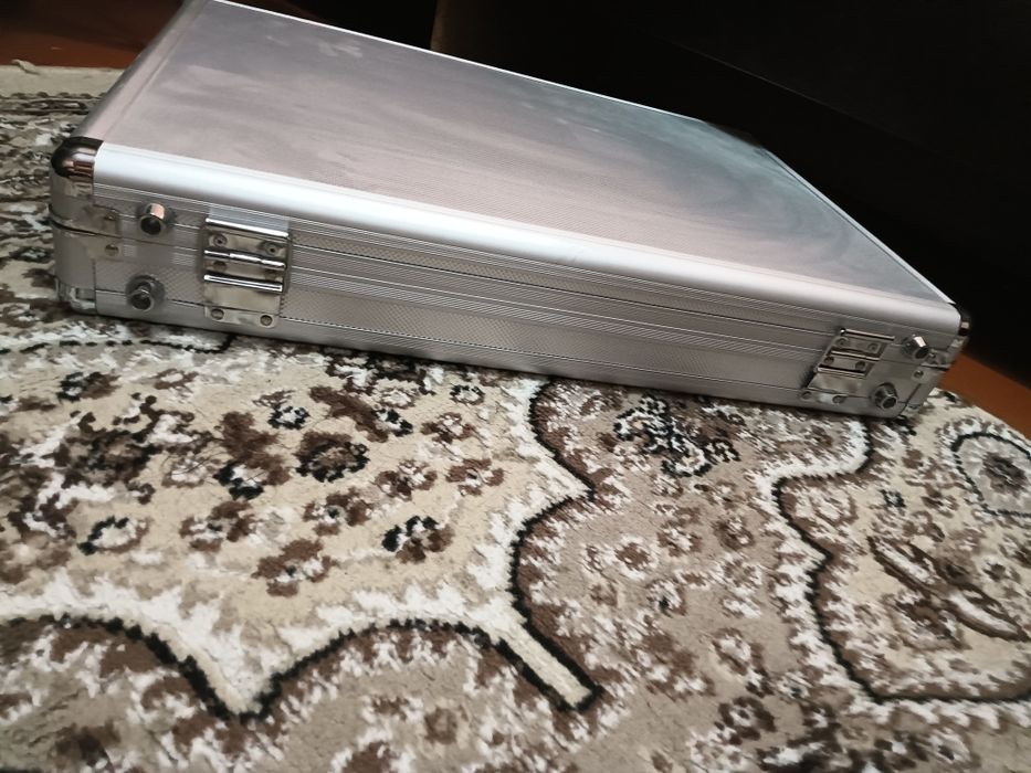 Оптометрисеский чемодан для проверки зрения