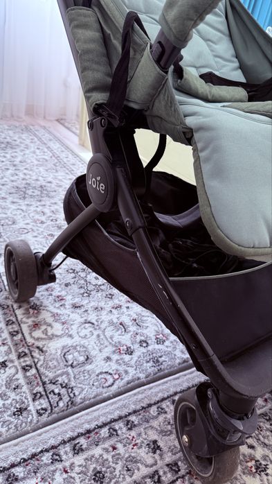 Продам коляску Joie pact