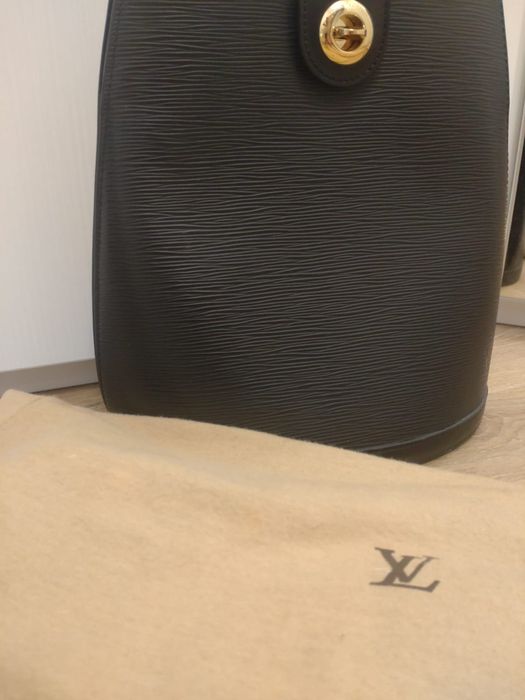 Geanta LOUIS VUITTON 

Shoulder Bag Leather Noir

Black M52252