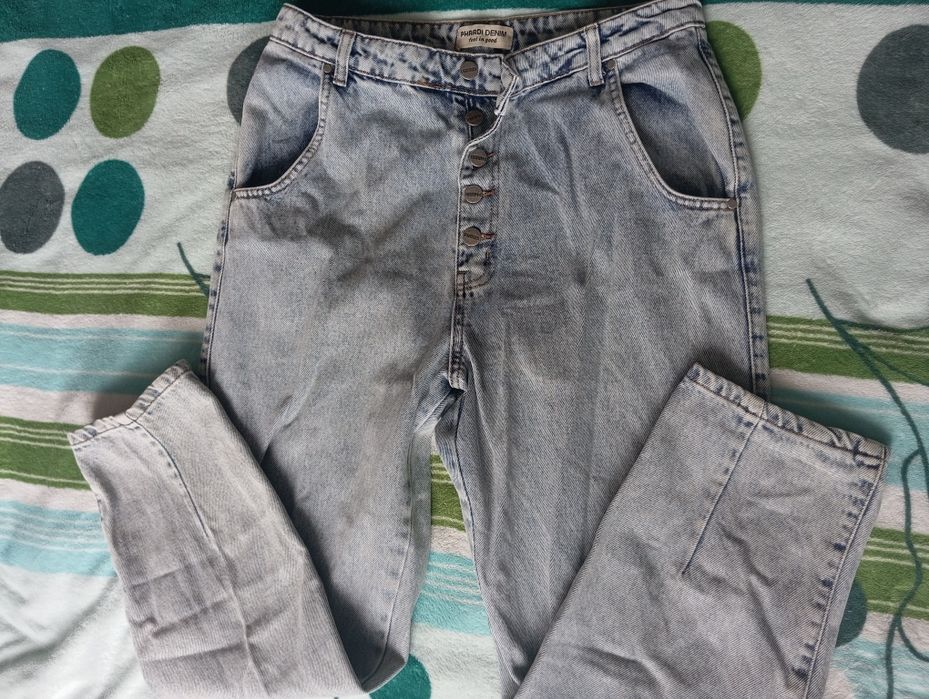 Продам женские джинсы