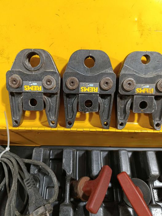 Presă de sertizat REMS Power-Press SE presă de sertizat electrică cu bacuri 16-20-25 – stare bună