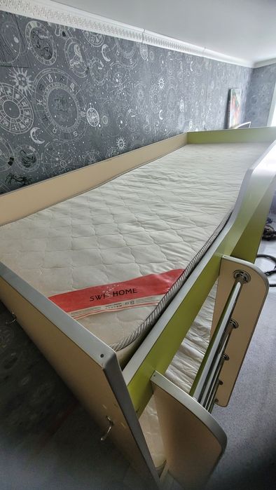 Продам двухъярусную кровать