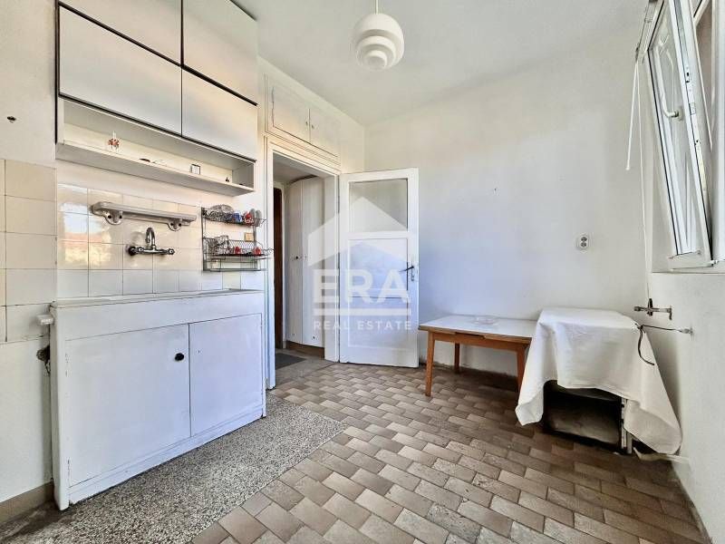 Продава се Тристаен апартамент в София, Яворов - 110 кв.м за 3810 €/кв.м - Снимка #6