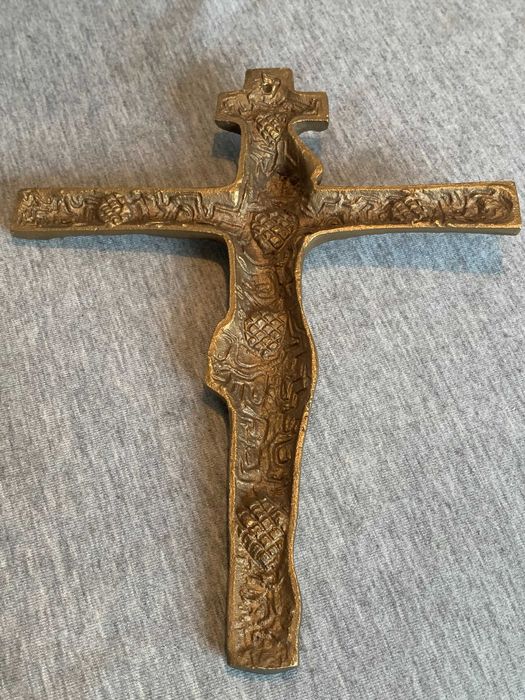 Стара бронзов кръст