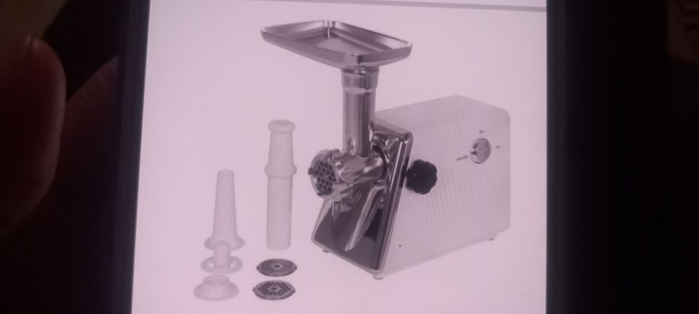 Продаётся электрическая мясорубка