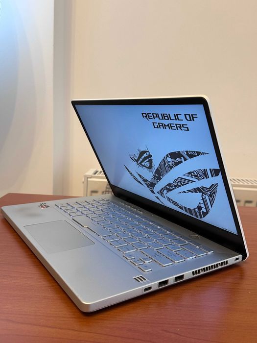 Asus Rog Zephyrus Ryzen 9 RTX 2060 1Tb SSD 2K 16GB Ram