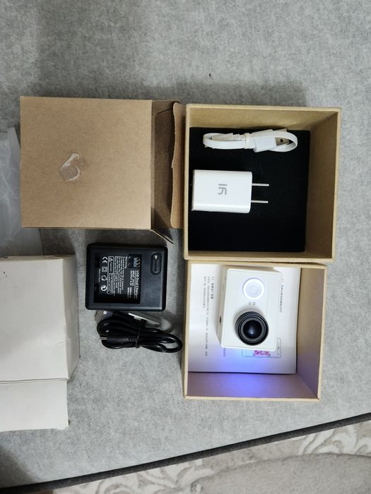 Продам экшн камеру Xiaomi