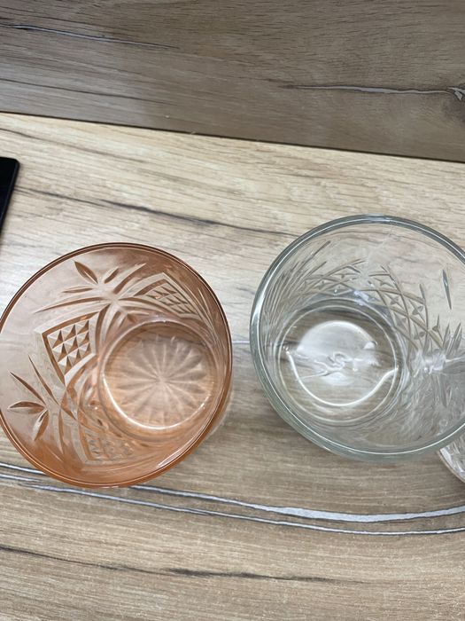 Хрустальные стаканы и трубочки