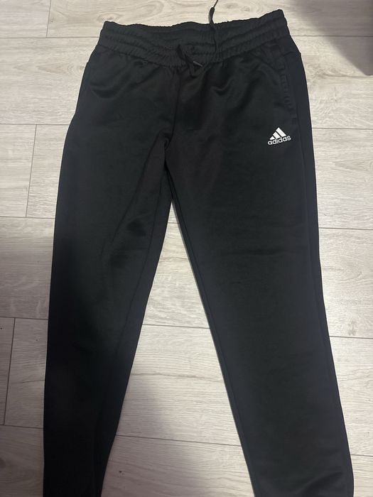 Pantaloni adidas negrii marimea M , purtati odata