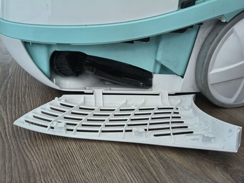 Прахосмукачка Bosch AquaWash and Clean