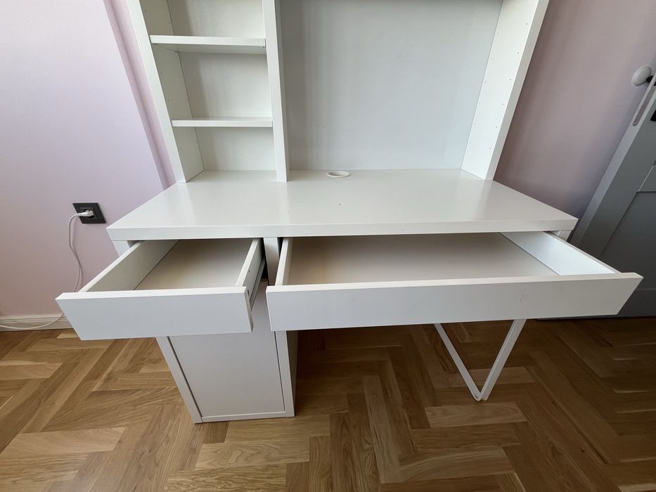 Бюро IKEA – използвано, запазено състояние