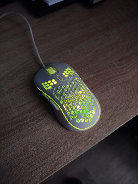 Игровая мышка с подсветкой и коробкой