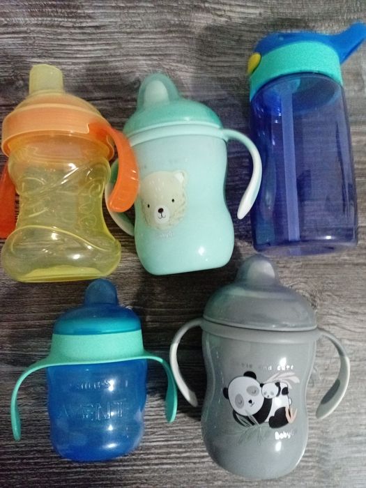 Отдам  поильники