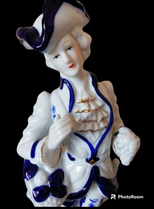 2 броя Винтидж порцеланови фигури 32 см.