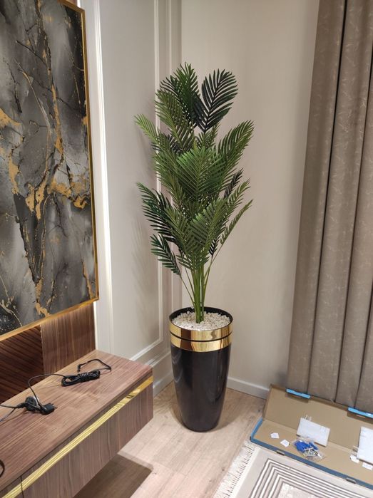 Искусственный декоративный дерево