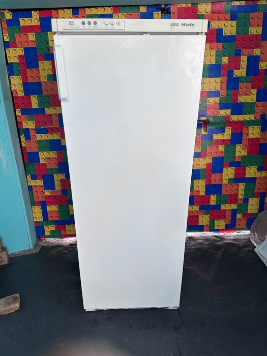 Вертикален фризер-Миеле/160/60/60