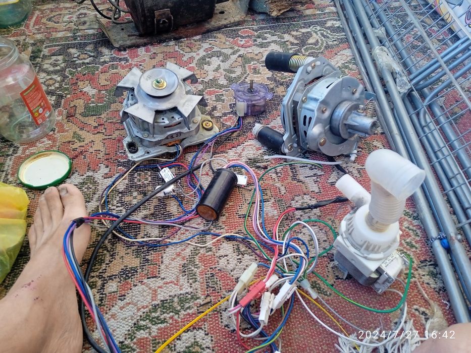 Продам моторчик стиральной машины пол автомат,моторчик холодильник  !!