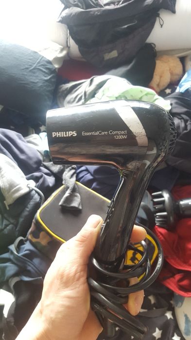 Продавам сешоари и машинки за бръснене и подстригване.