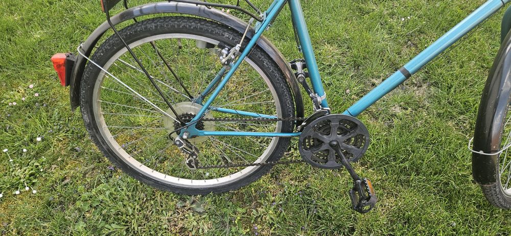 Bicicletă cu far pe dinam si porbagaj