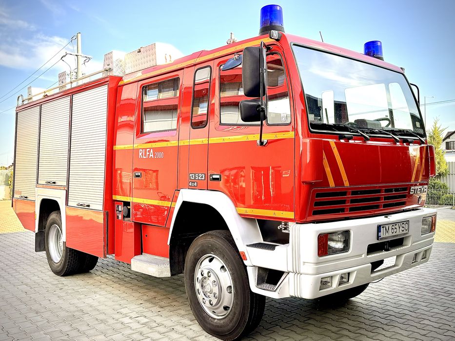 Mașina de pompieri Steyr 4x4, echipată si înmatriculată