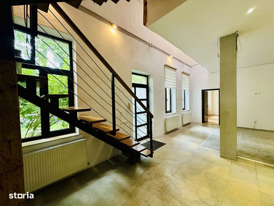 Casa cu curte comuna, parter si mansarda, 130 mp — zona centrala, Cl