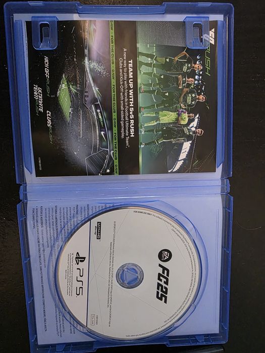 Vând joc EA FC 25
