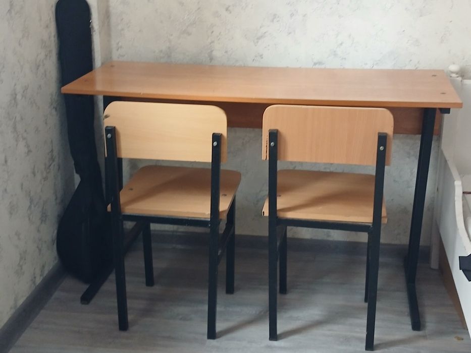 Стол со стульями