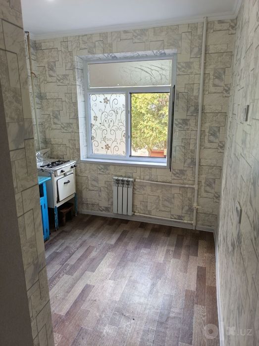 Аренда своя Чирчик, 3мкр, 1 комнатная с балконом без маклеро, 30в