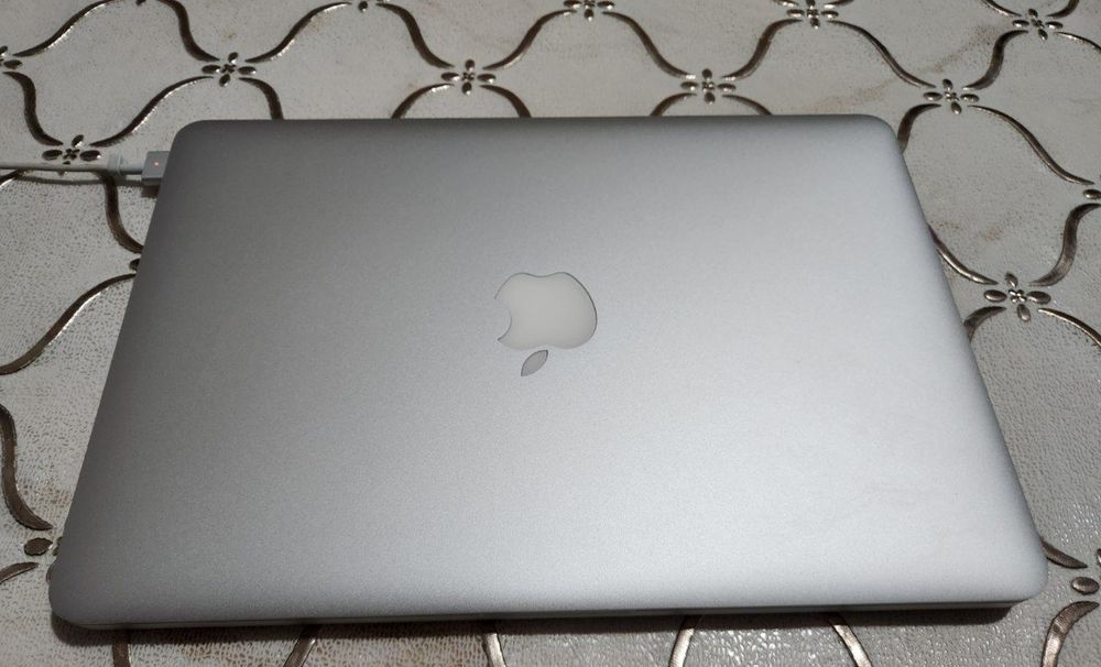 Macbook pro 2012
Ram 16 gb 
Xotirasi 512 gb
Touch bar funksiyasi ish