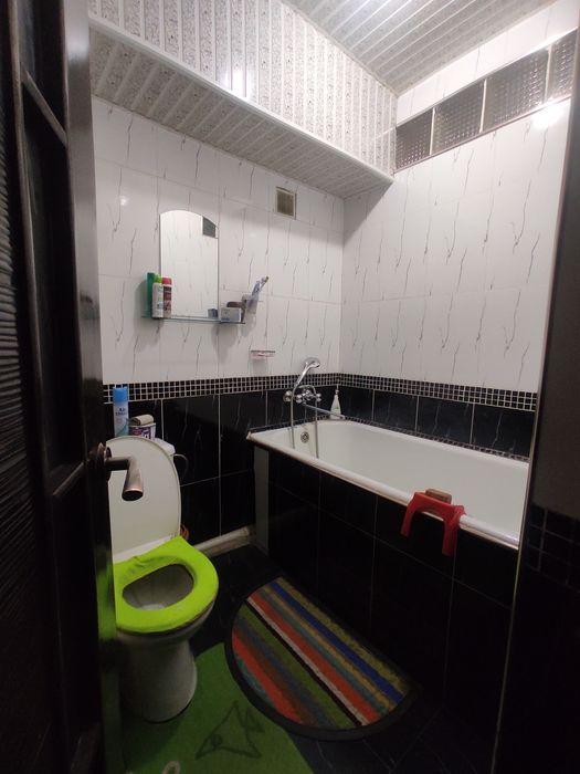 Uy sotiladi 1 xona 2 xona qilingan