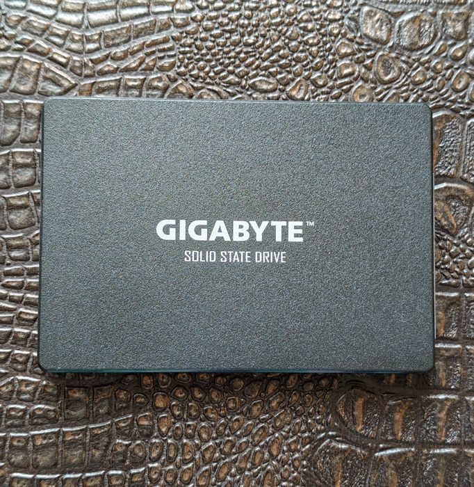 SSD диск 240Гб Gigabyte