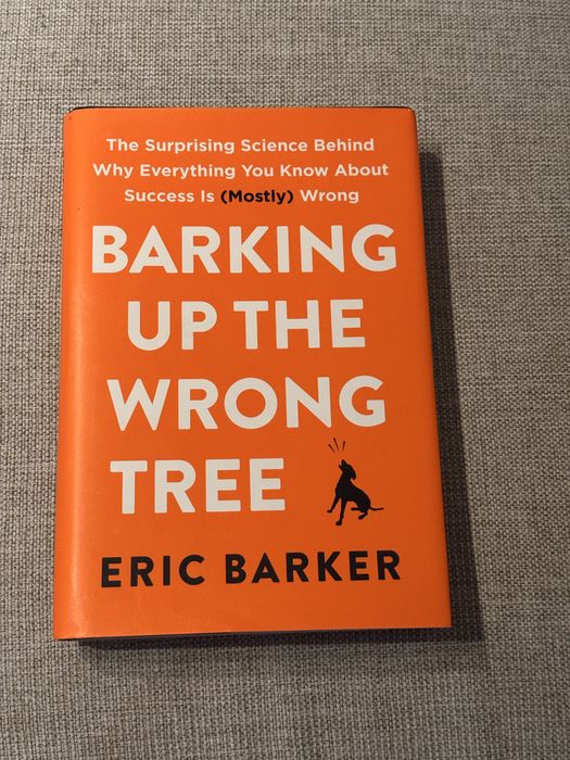 Carte Barking up the wrong tree - in engleza