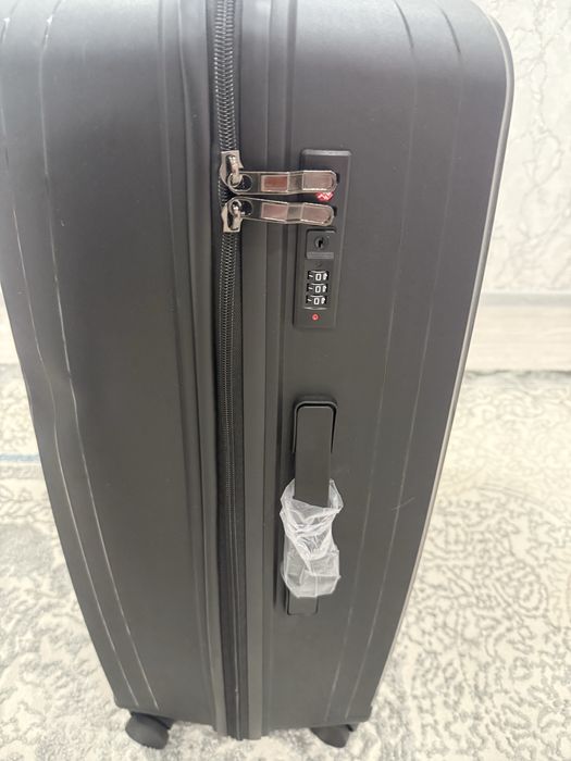 Продам чемодан новый