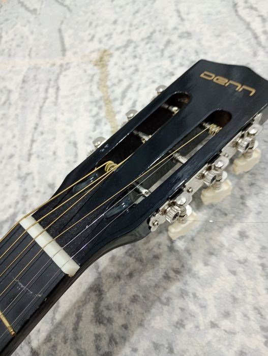 Продам гитару DENN в идеальном состоянии