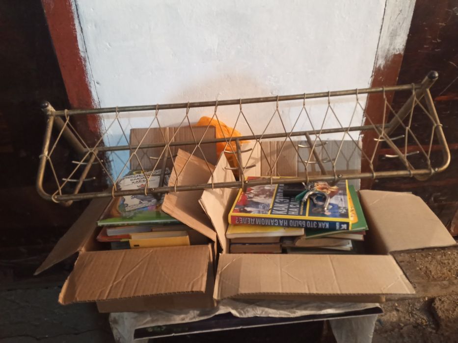 Железная вешалка