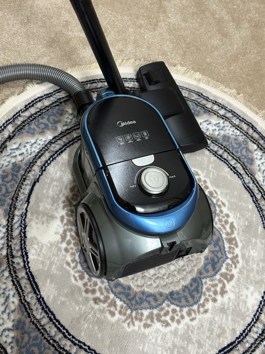 Пылесос Midea в отличном состоянии plisos