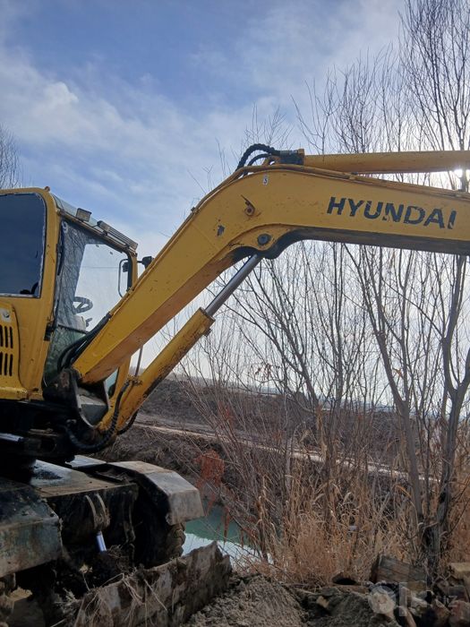 Ekskavator sotiladi 2008yil ishlap turipdi